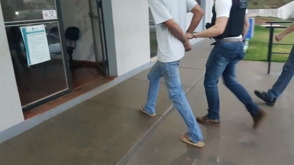 Detido em ação da DH é levado ao IML para exame de corpo de delito
