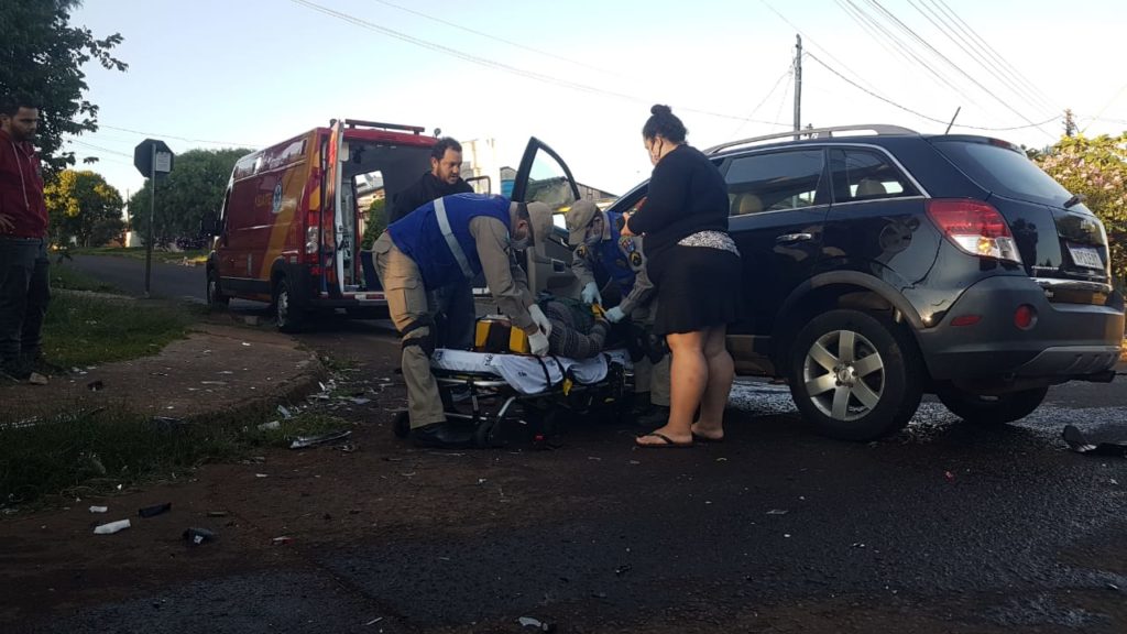 Mulher fica ferida em colisão entre caminhonetes no Morumbi