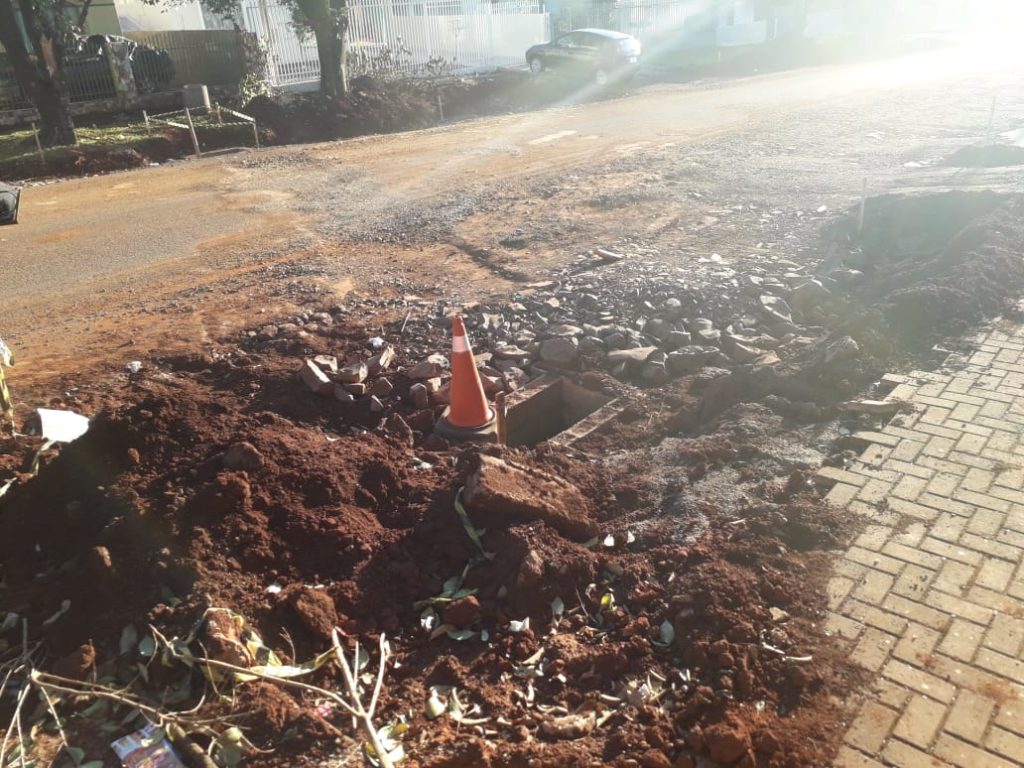 Excesso de velocidade e poeira causam transtornos no Cascavel Velho