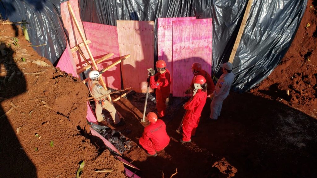 Bombeiros iniciam terceiro dia de buscas por corpo dentro de poço em Campo Mourão