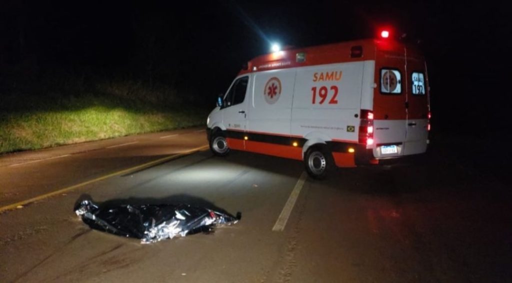 Ciclista morre após ser atropelado por ambulância e carro na BR-369, em Campo Mourão