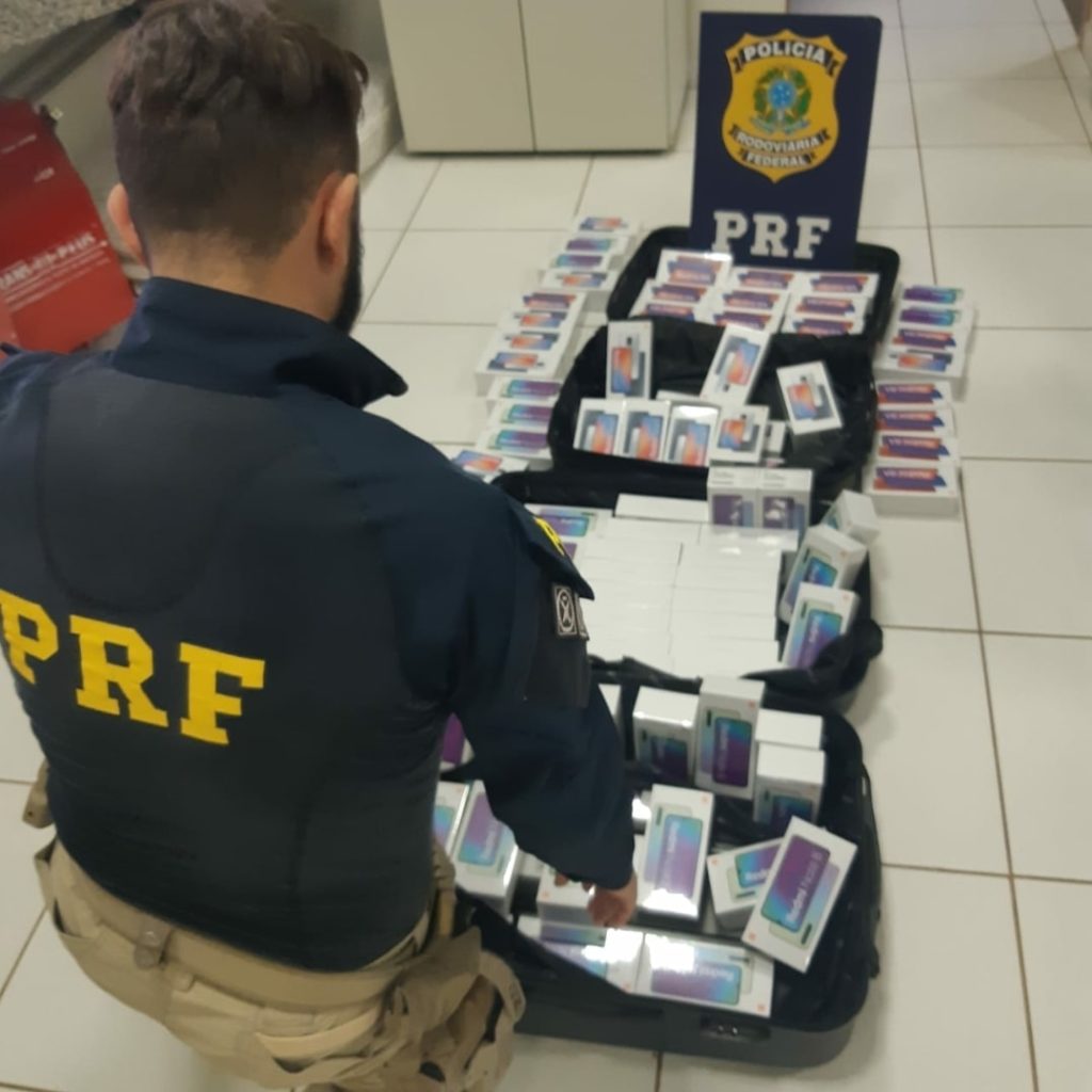 PRF apreende mais de R$ 80 mil em telefones celulares em Mandaguari