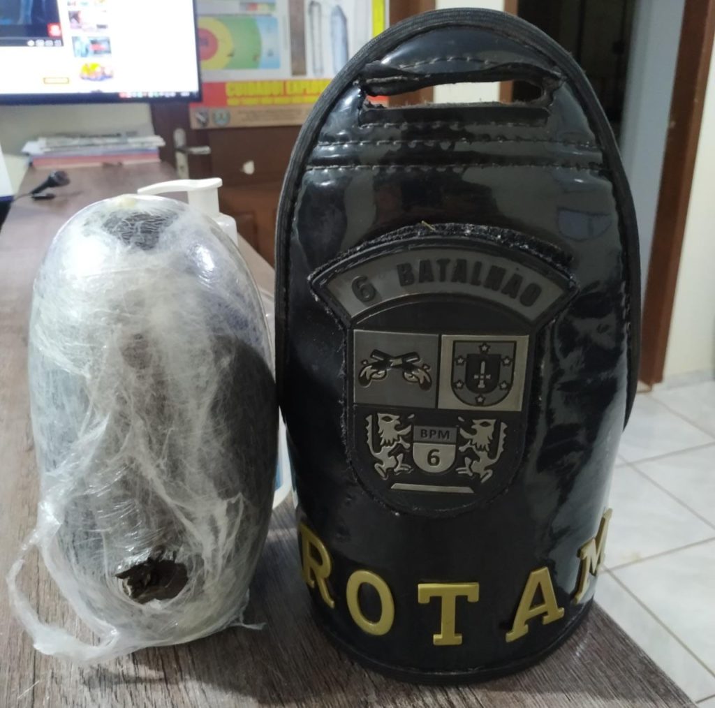 ROTAM localiza 1 kg de haxixe em banheiro de ônibus, em Corbélia