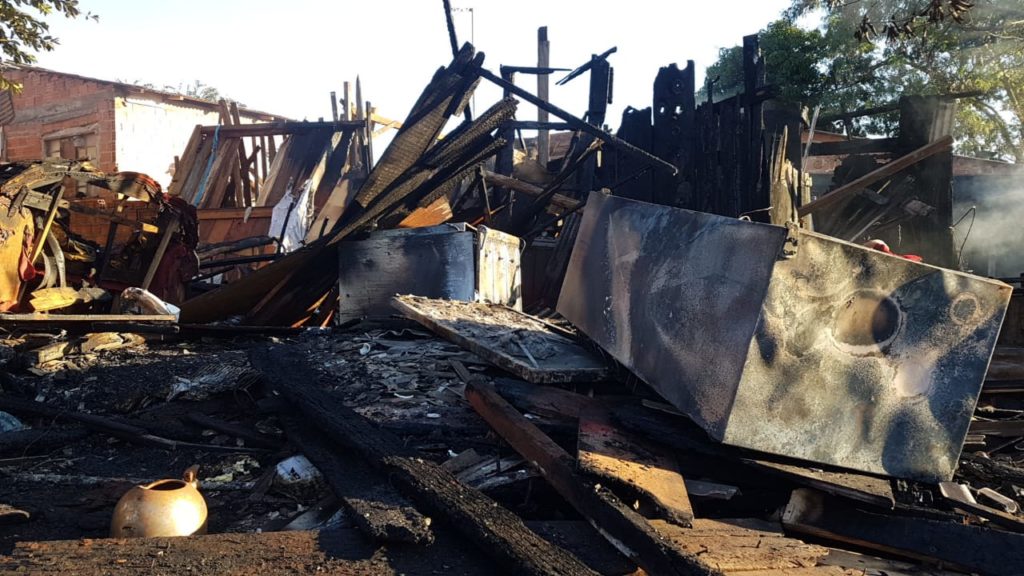 ‘Tive que passar por baixo das labaredas’, diz sobrevivente de incêndio ‘Tive que passar por baixo das labaredas’, diz sobrevivente de incêndio