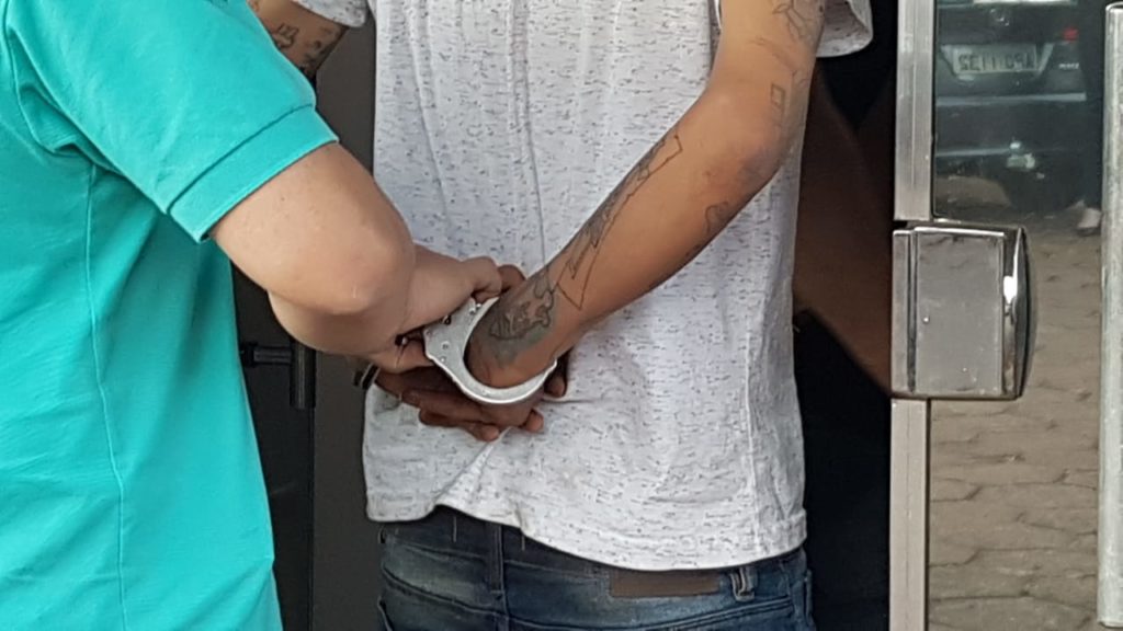 Polícia prende suspeita e apreende adolescente por latrocínio em Rio Branco do Sul