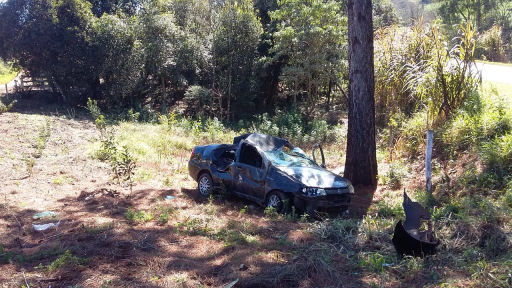 Duas mulheres ficam feridas em colisão na PR-180, entre Marmeleiro e Campo Erê