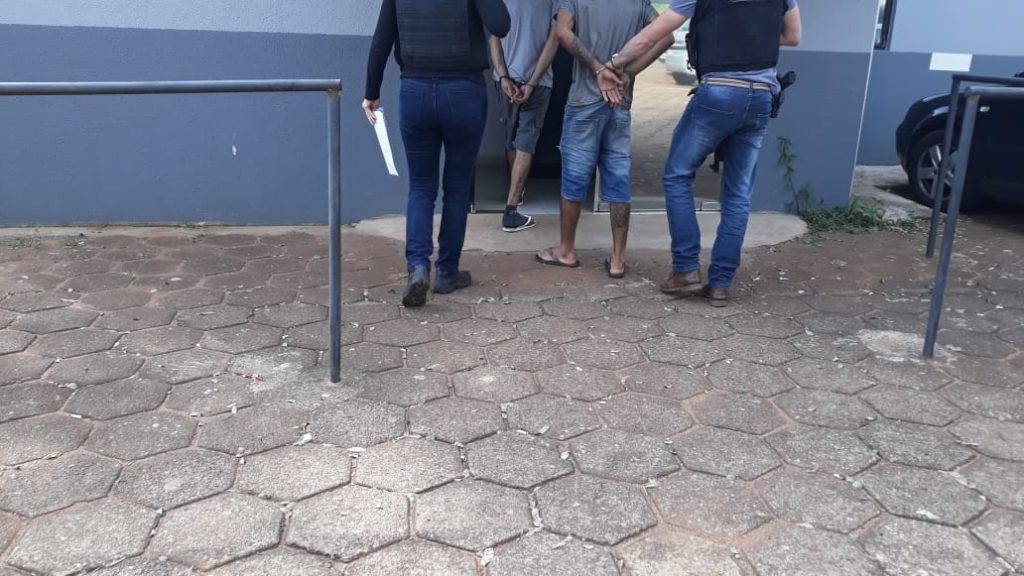 Procurados da Justiça são detidos no Bairro Pioneiros Catarinenses Procurados da Justiça são detidos no Bairro Pioneiros Catarinenses