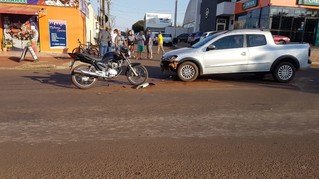Veículos sofrem danos em acidente na Rua Rio da Paz Veículos sofrem danos em acidente na Rua Rio da Paz