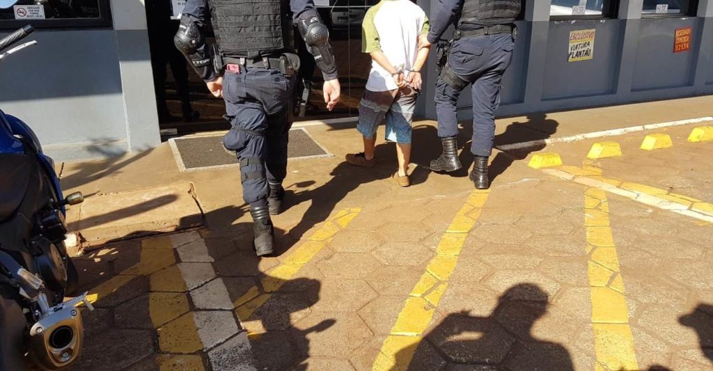 Mulher é detida pela GM por desacato, resistência e ameaça