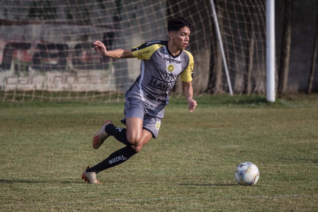 Depois de realizar testes de Covid-19 em todo elenco, atacante do FC Cascavel tem resultado positivo