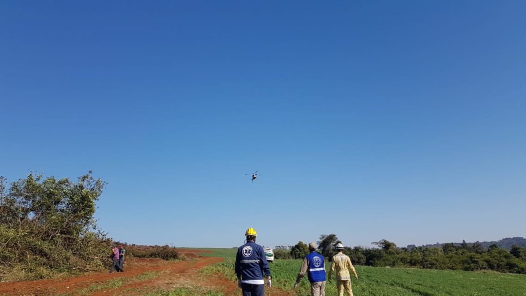 Helicóptero é mobilizado para resgate de homem que quase teve perna amputada na área rural