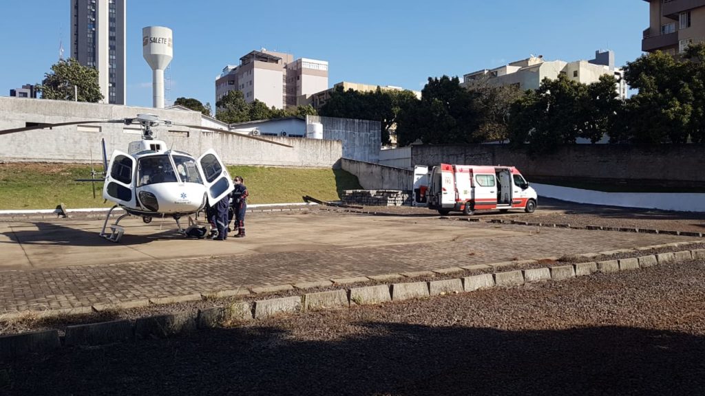 Mulher atingida por caminhão em Tupãssi é trazida de helicóptero a Cascavel