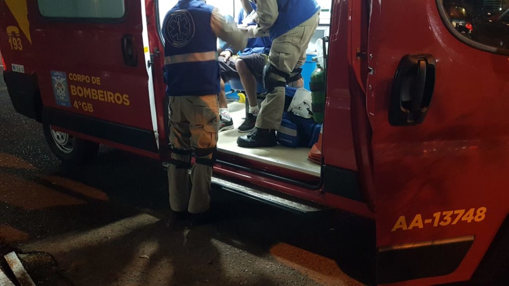 Ciclista fica ferido em acidente na Avenida Papagaios