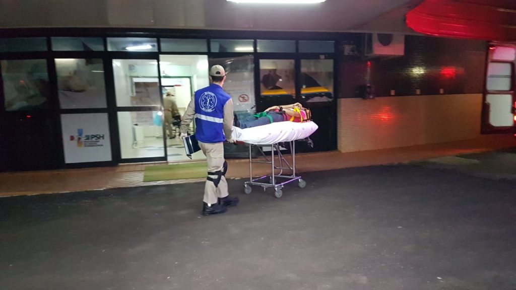 Duas pessoas ficam feridas em queda de moto no Alto Alegre