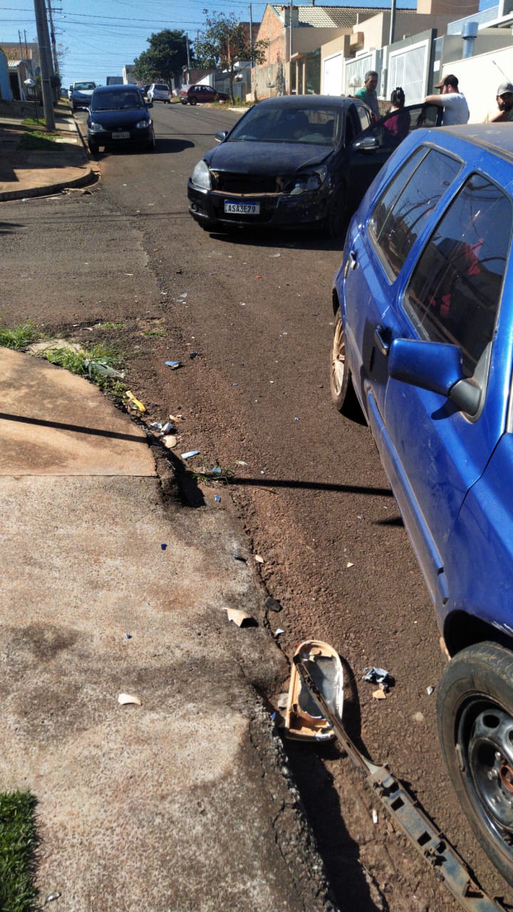 Air bag de Vectra é acionado em colisão na Rua Guaiaquis Imagem referente a Air bag de Vectra é acionado em colisão na Rua Guaiaquis