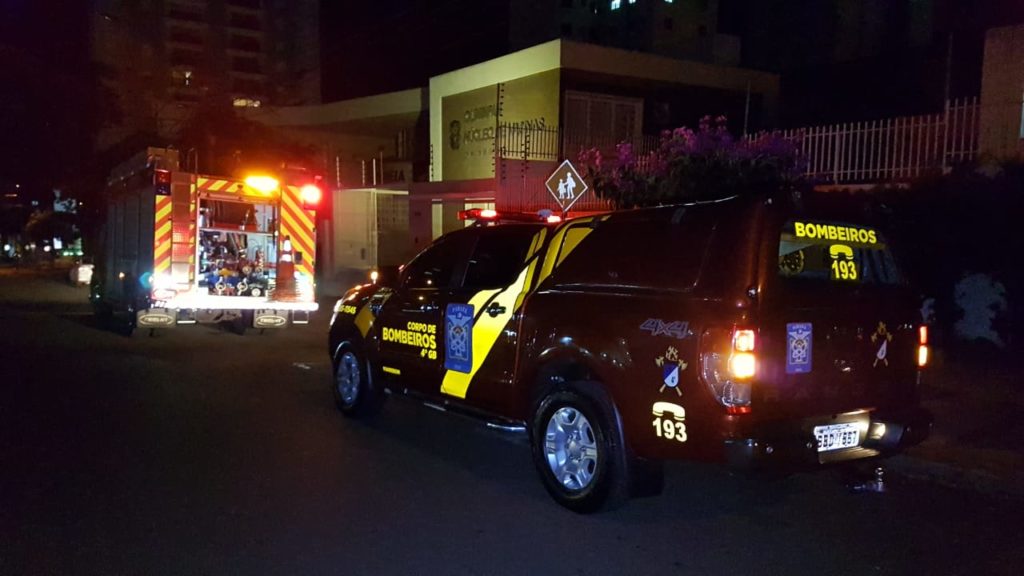 Homem coloca fogo em montante de lixo e Corpo de Bombeiros é acionado