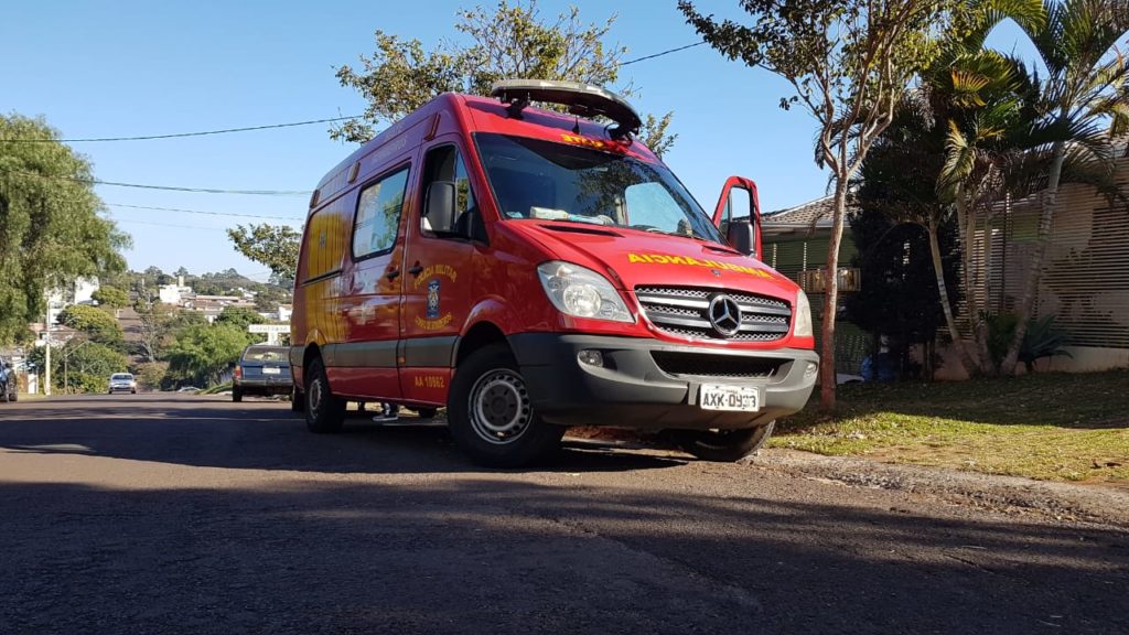 Pintor cai de escada e precisa ser socorrido no Bairro Cancelli