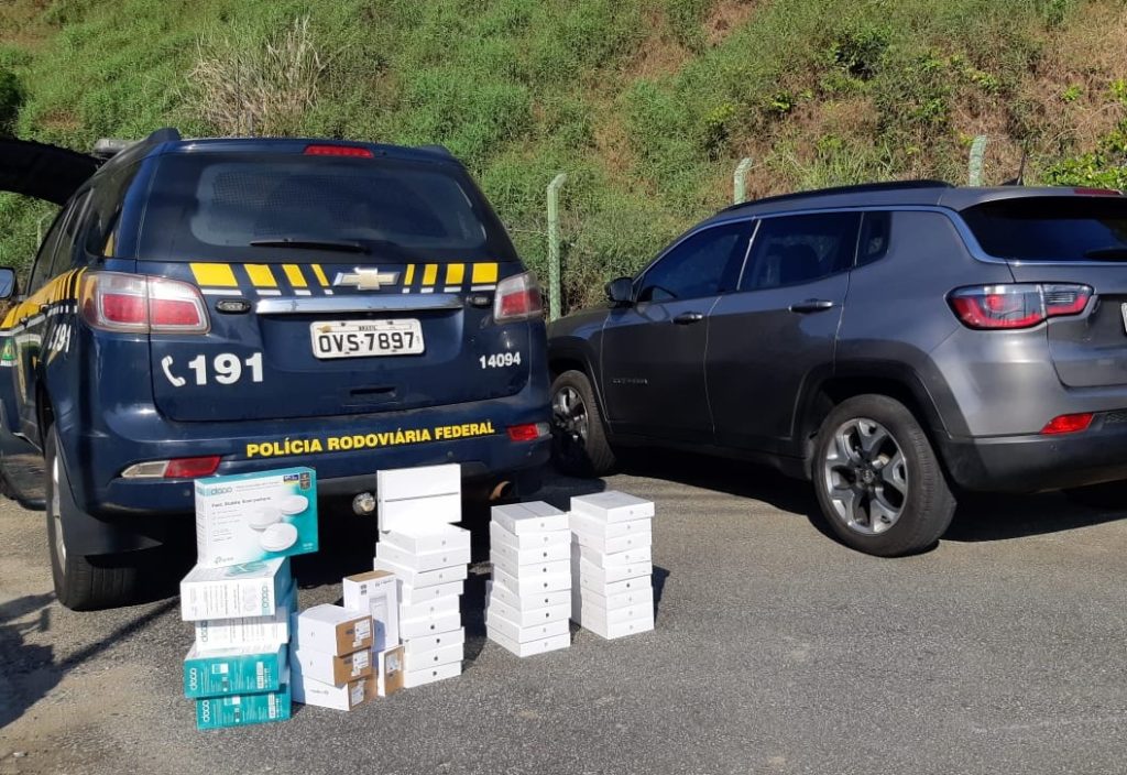 Jeep Compass é apreendido com R$ 60 mil em mercadorias contrabandeadas