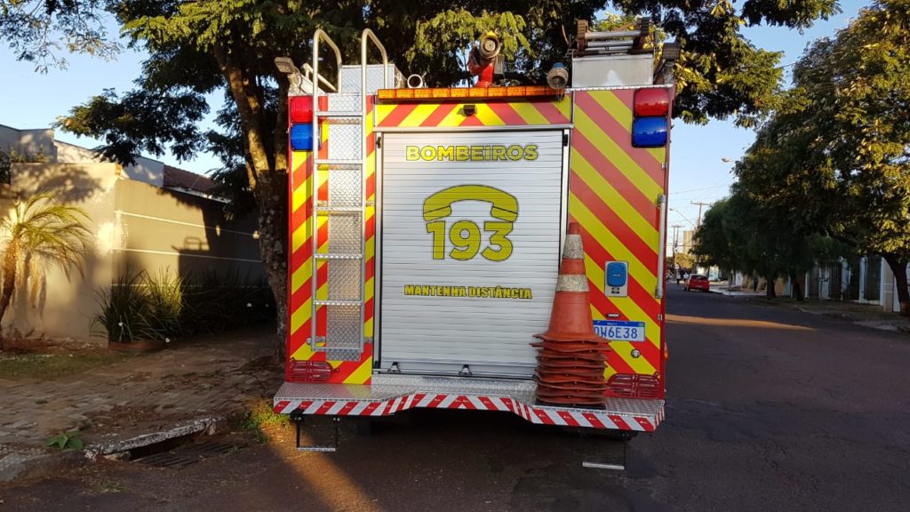 Bombeiros são acionados em imóvel no Bairro Tropical