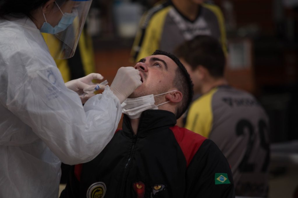 Em nova bateria de exames, membro da comissão técnica e atleta da base testam positivo para o Covid-19 no FC Cascavel