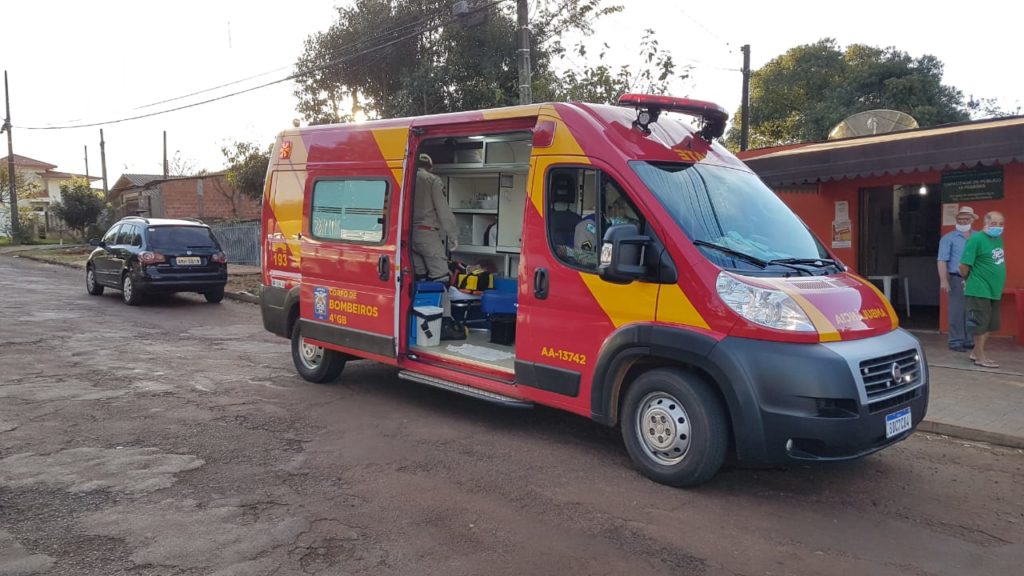 Motociclista fica ferido após colisão com carro no Bairro Universitário