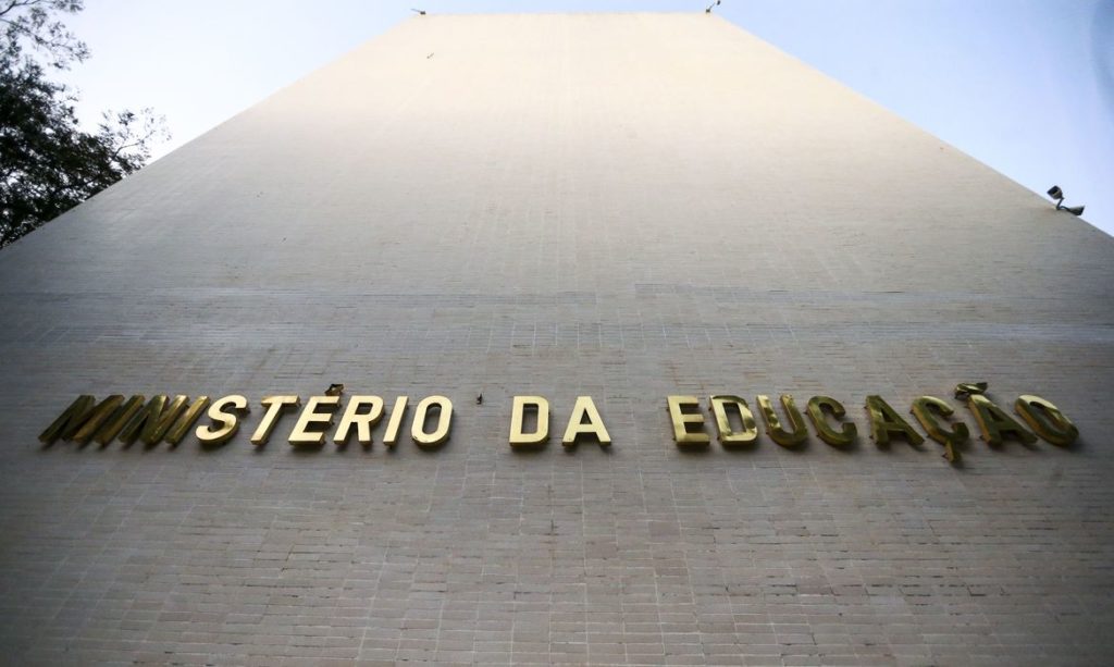 MEC vai oferecer 140 mil vagas remanescentes do Prouni e Fies