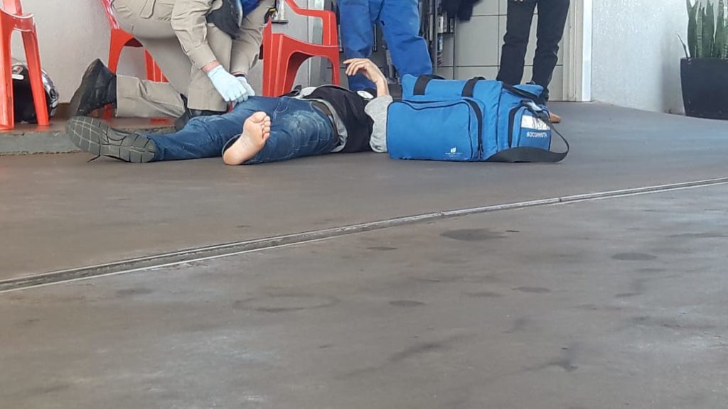 Homem de 35 anos fica ferido em colisão na Rua Europa