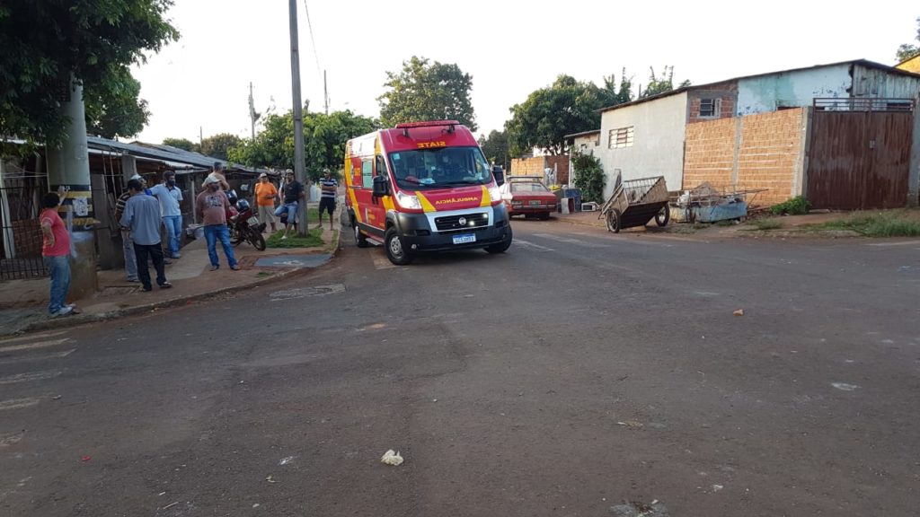 Após atropelar cachorro, motociclista sofre queda no Jardim Melissa