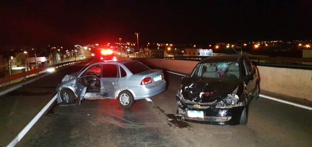 Colisão entre três veículos deixa quatro pessoas feridas na PR-445, em Londrina