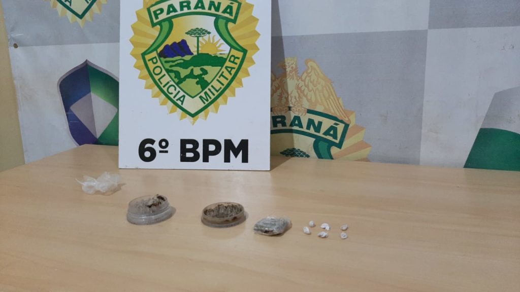 PM detém dupla com porções de crack e maconha na Avenida Barão do Rio Branco