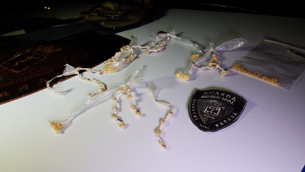 GM detém indivíduo com 57 pedras de crack no Santo Onofre