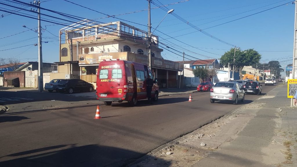 Jovem tem fratura em grave acidente com moto