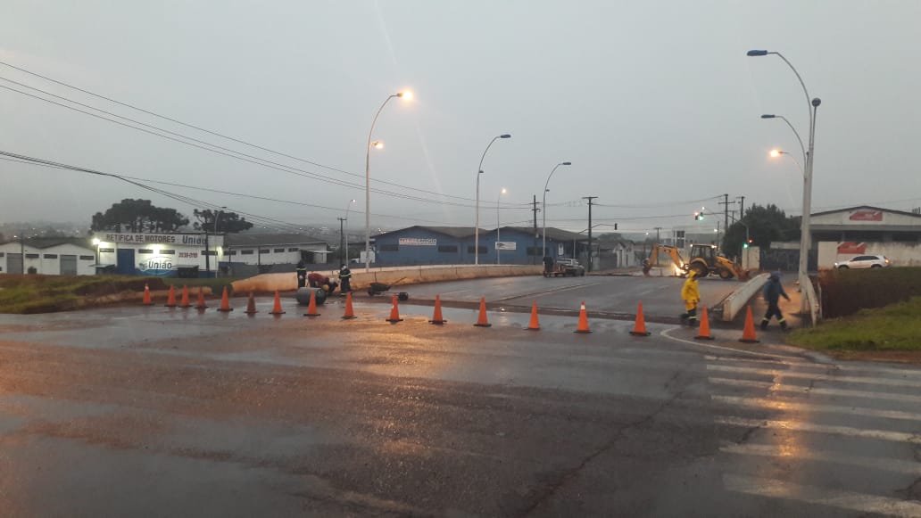 Atenção: Obras do DER interditam viaduto da Avenida Rocha Pombo na manhã deste sábado Imagem referente a Atenção: Obras do DER interditam viaduto da Avenida Rocha Pombo na manhã deste sábado