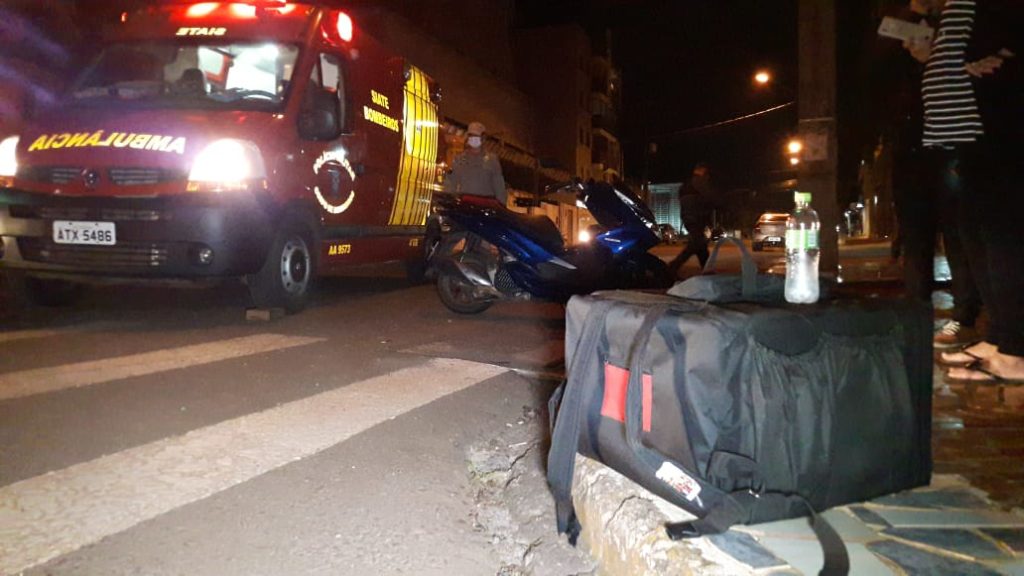Entregador fica ferido em acidente no Bairro Coqueiral