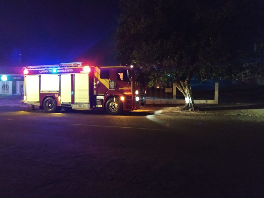 Bombeiros controlam incêndio Ambiental na Rua da Lapa