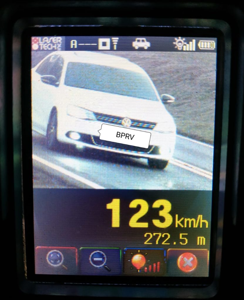 PRE flagra automóvel com velocidade de 123 km/h