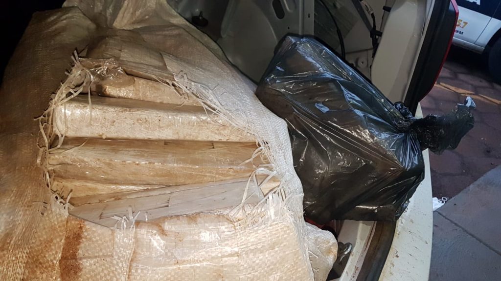 Jovem é preso transportando maconha na BR-277