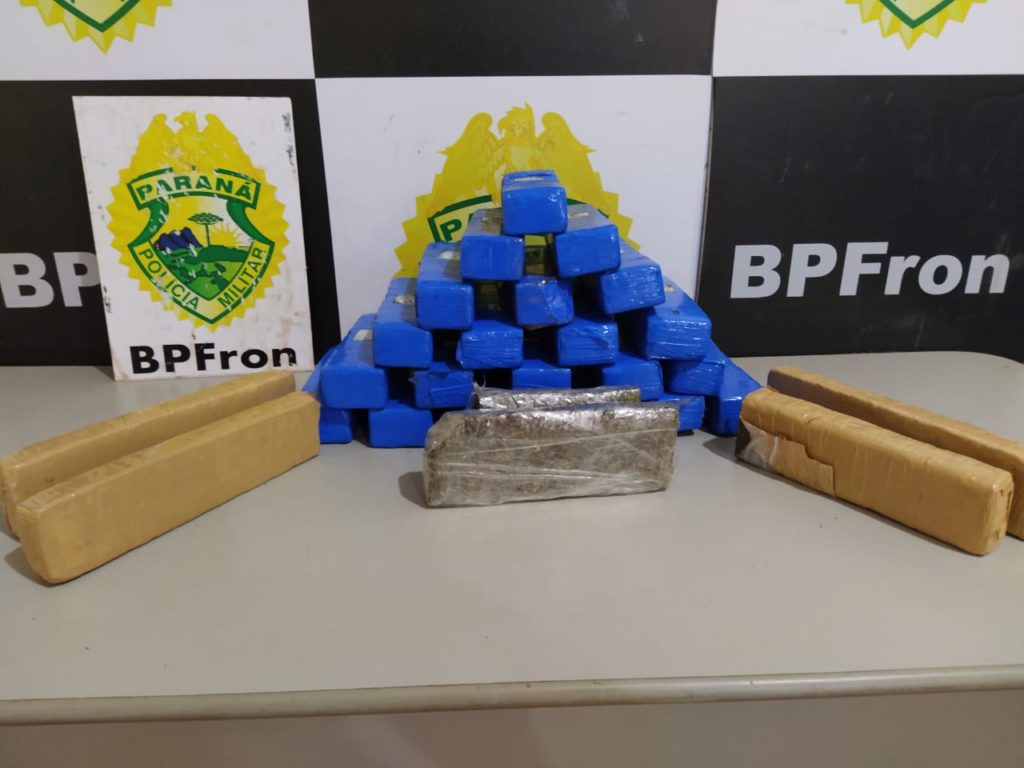 Maconha é apreendida durante abordagem a ônibus em Guaíra