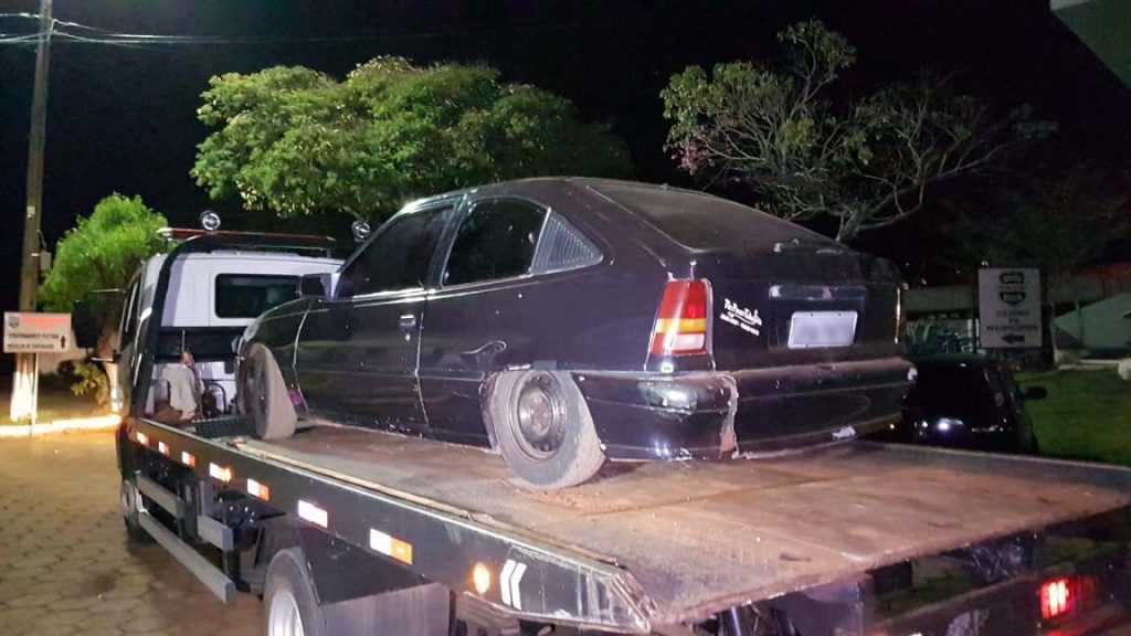 Carro que pode ter sido usado em tentativa de homicídio no XIV de Novembro é apreendido