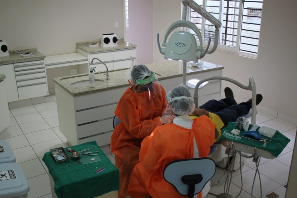 Saúde Bucal faz busca ativa de pacientes para retomada dos atendimentos