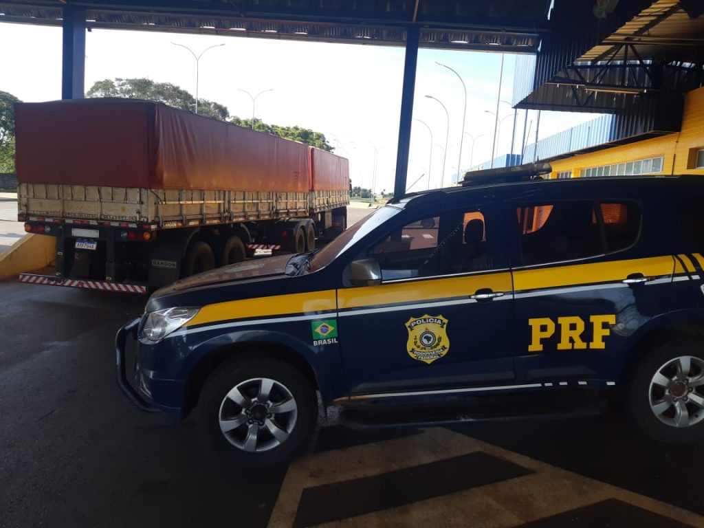 Após fiscalização da PRF, carreta leva multa de mais de 41 mil reais