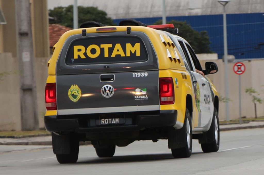 Passageira de ônibus é detida pela Rotam com mais de 40 celulares e outros eletrônicos na rodoviária de Toledo