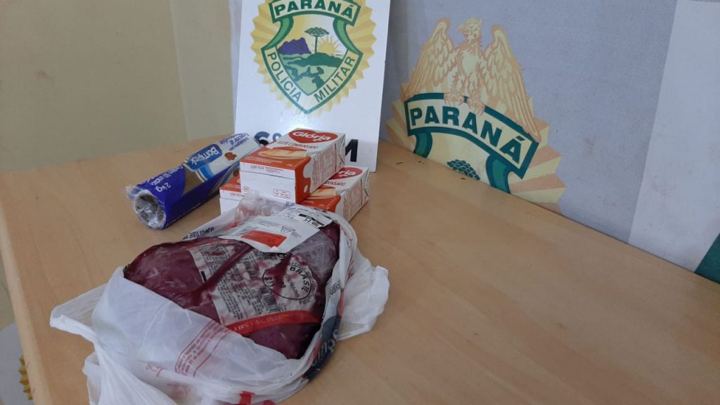 Mulher é flagrada furtando picanha e leite condensado em mercado
