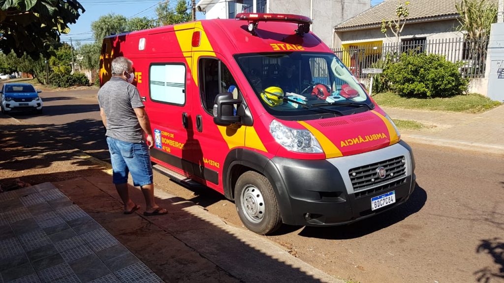 Mulher de 49 anos é socorrida ao sofrer queda no Bairro Santa Felicidade