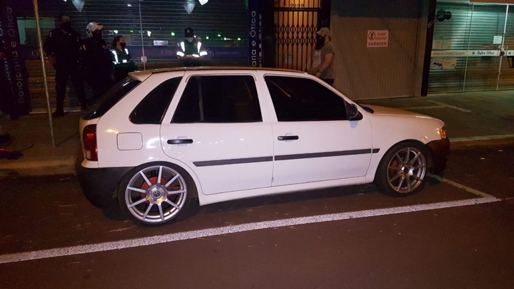Sem habilitação, motorista é abordado pela Cettrans e GM e tem veículo Gol apreendido