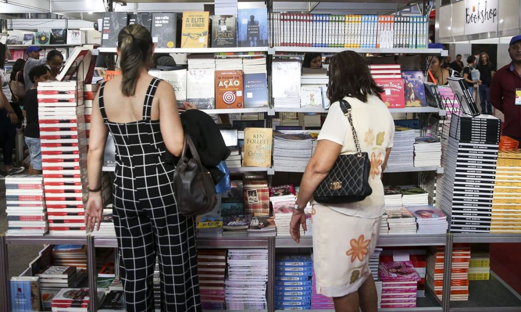 Brasil perde 4,6 milhões de leitores em quatro anos
