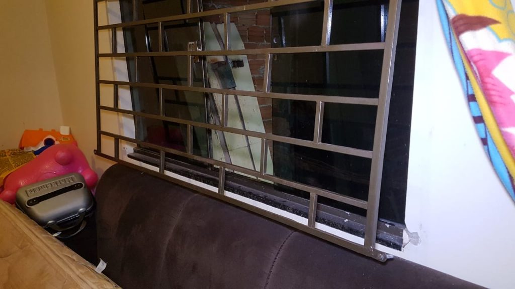 Criminosos furtam carnes e eletrônicos em casa no Bairro Canadá