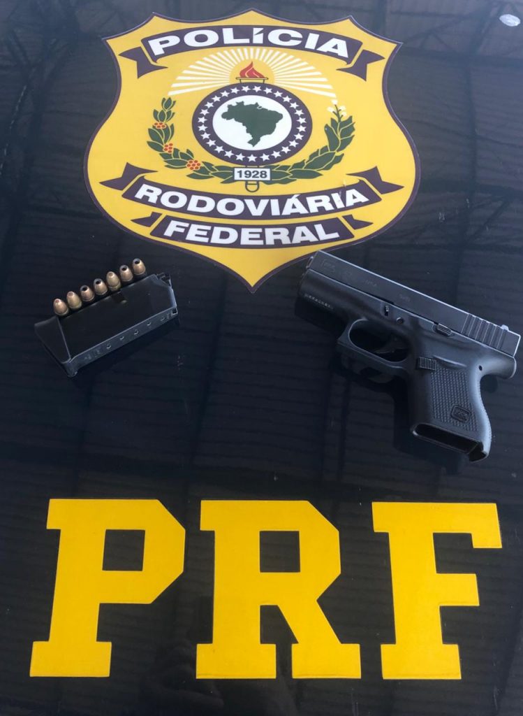Homem é preso pela PRF com arma de fogo em Guaíra