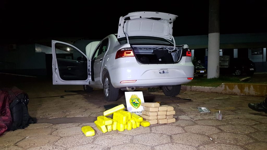 BPFron apreende carro com tabletes de maconha na BR-163, em Cascavel