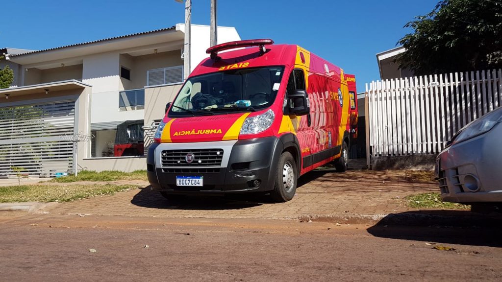 Idoso de 69 anos é socorrido pelo Siate após cair de altura, no Bairro Universitário Idoso de 69 anos é socorrido pelo Siate após cair de altura, no Bairro Universitário
